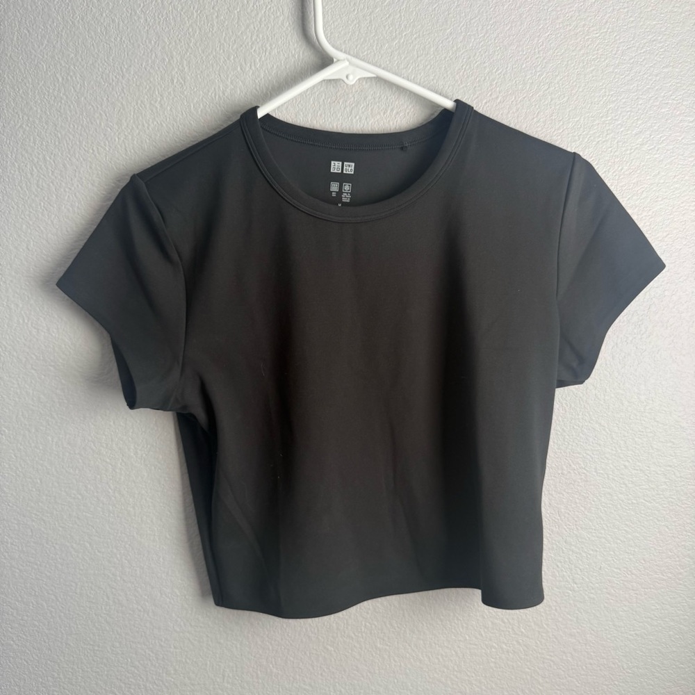 Uniqlo Black Crop Top Spandex Size Medium
